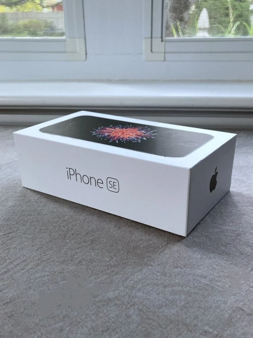 BOX ONLY - Apple iPhone SE (1st Gen) 16 GB Empty Box, 2016, OEM